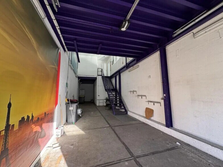 Local d'activités dans Sartrouville à vendre - Photo de l’immeuble – Image 2 sur 7