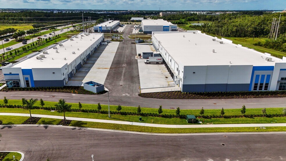 16200 Ben Hill Griffin Pky, Fort Myers, FL à louer - Photo de la construction – Image 3 sur 7