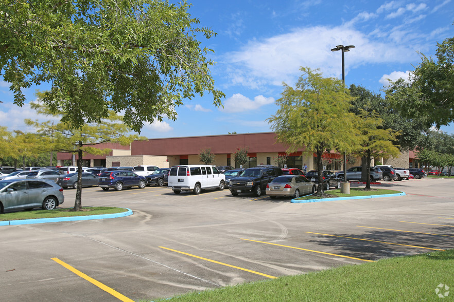 12055 Kurland Dr, Houston, TX à louer - Photo de l’immeuble – Image 2 sur 10