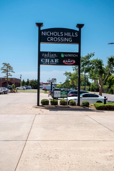 7300-7310 N Western Ave, Oklahoma City, OK à louer - Photo de l’immeuble – Image 3 sur 3