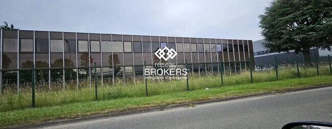 Plus de détails pour Local d’activités à vendre