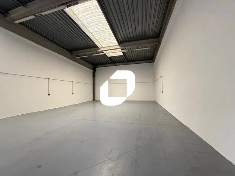 Local d’activités dans Chambly à louer Photo de l’immeuble– Image 1 sur 7