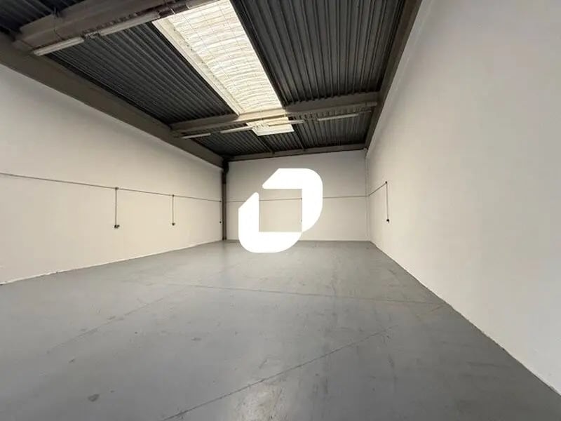 Local d’activités dans Chambly à louer Photo intérieure– Image 1 sur 7