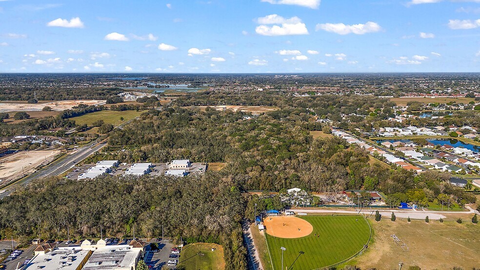 525 County Road 466, Lady Lake, FL à louer - Photo de l’immeuble – Image 1 sur 11