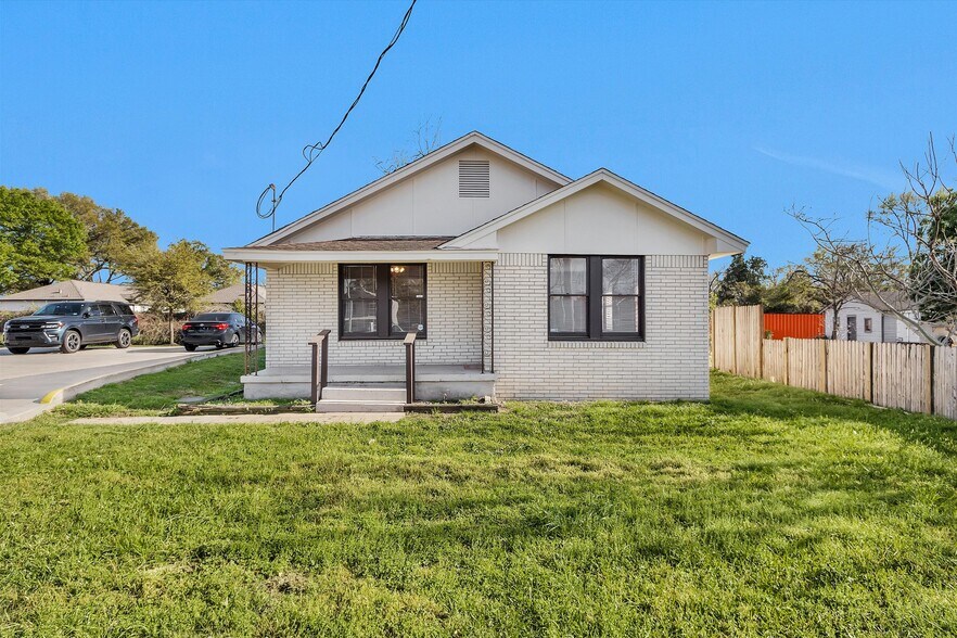 207 W Montgomery St, Willis, TX à louer - Photo de l’immeuble – Image 2 sur 19