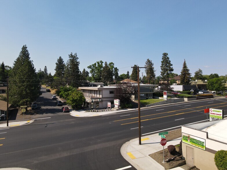477 NE Greenwood Ave, Bend, OR à vendre - Photo de l’immeuble – Image 3 sur 28