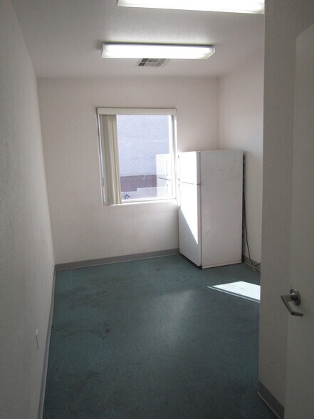 209 E Brooks Ave, North Las Vegas, NV à louer - Photo intérieure – Image 3 sur 23