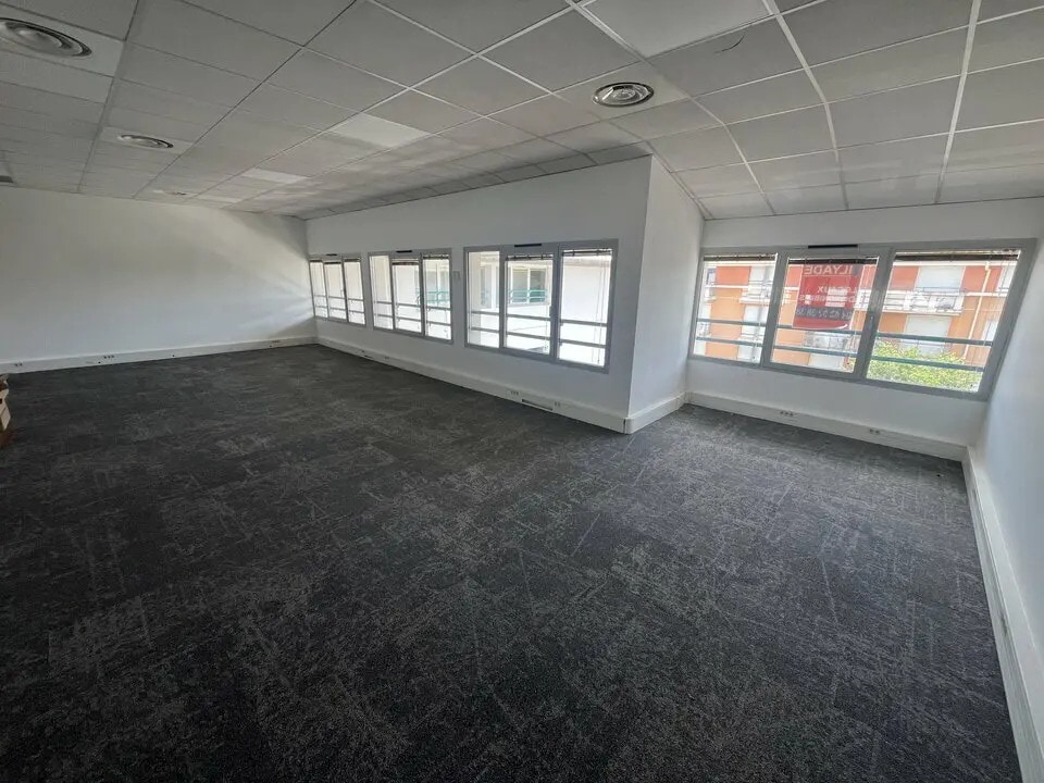 350 Avenue Du Club Hippique, Aix-en-Provence à louer Photo de l’immeuble– Image 1 sur 25