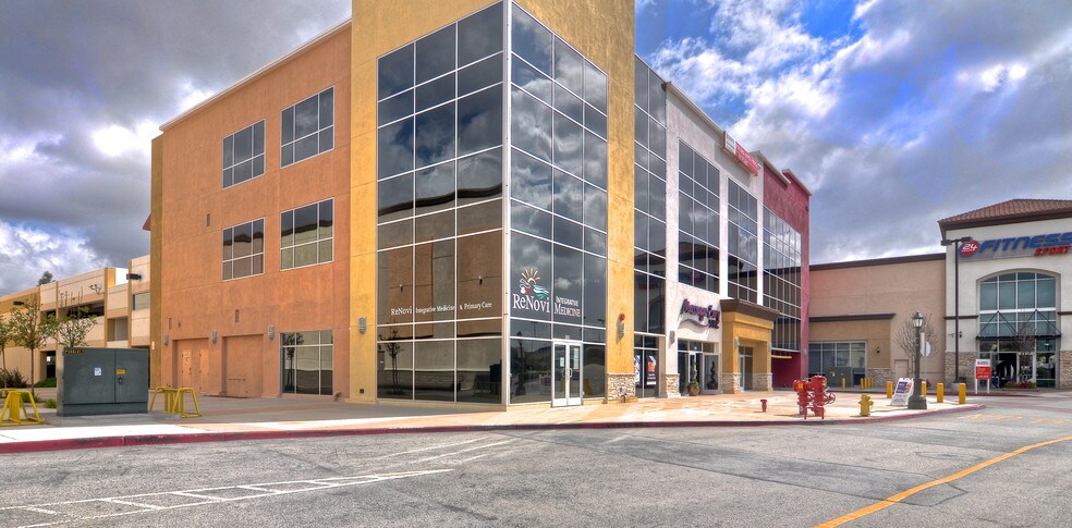 1343 E Gladstone St, Glendora, CA à louer - Photo de l’immeuble – Image 1 sur 6