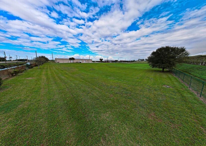 Cypress Ln, Belle Glade, FL à vendre - Photo de l’immeuble – Image 3 sur 54