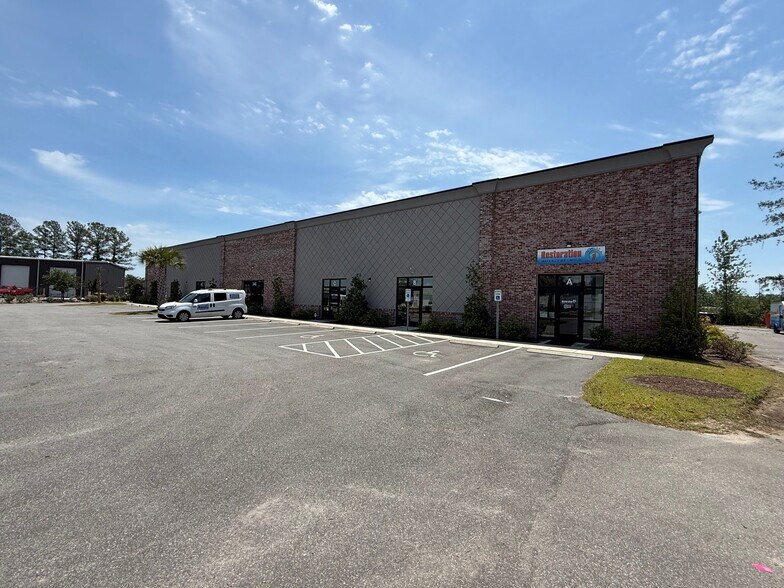 240 & 250 Industrial Way, Myrtle Beach, SC à vendre - Photo de l’immeuble – Image 1 sur 8