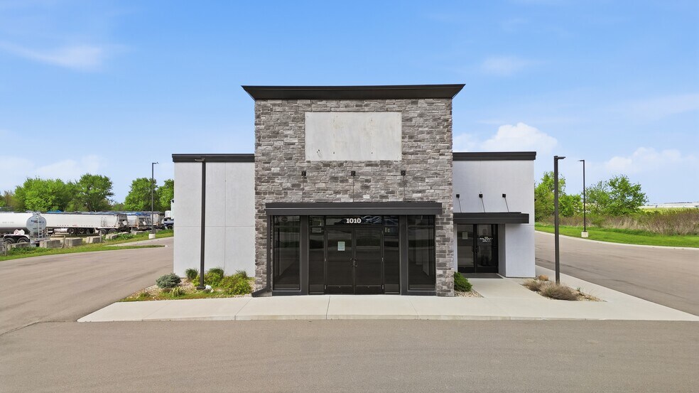 1010 S 7th St, Rochelle, IL à vendre - Photo de l’immeuble – Image 3 sur 28