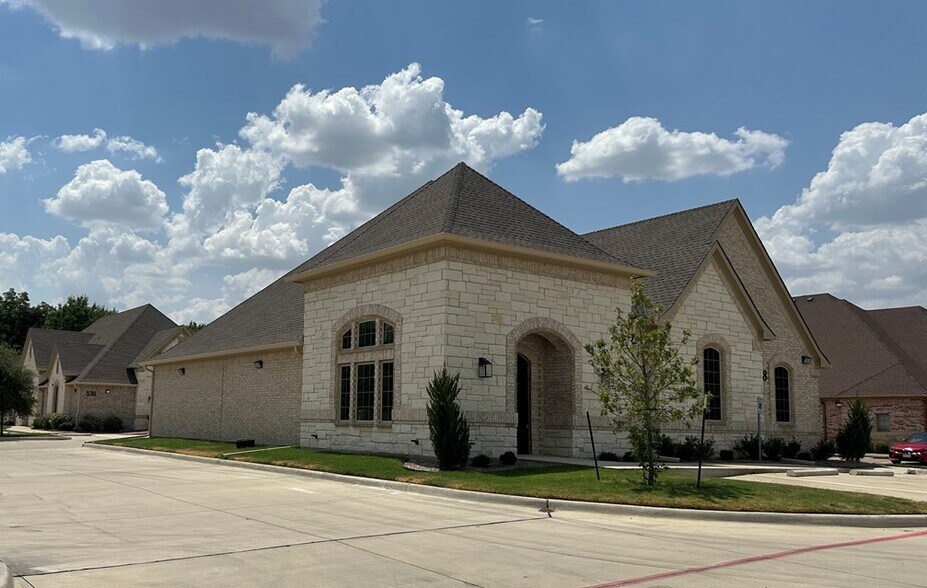 528 E Pleasant Run Rd, DeSoto, TX à louer - Photo de l’immeuble – Image 2 sur 3