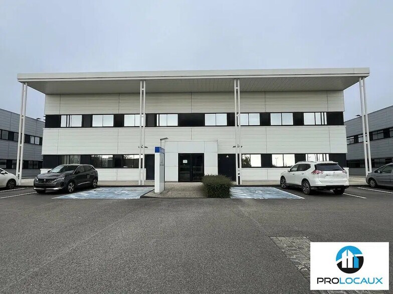 Bureau dans Lacroix-Saint-Ouen à louer - Photo de l’immeuble – Image 1 sur 10