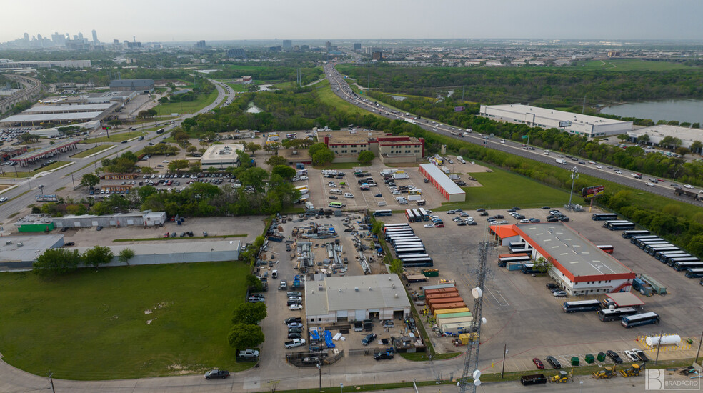 9765 Harry Hines Blvd, Dallas, TX à louer - Photo de l’immeuble – Image 2 sur 10