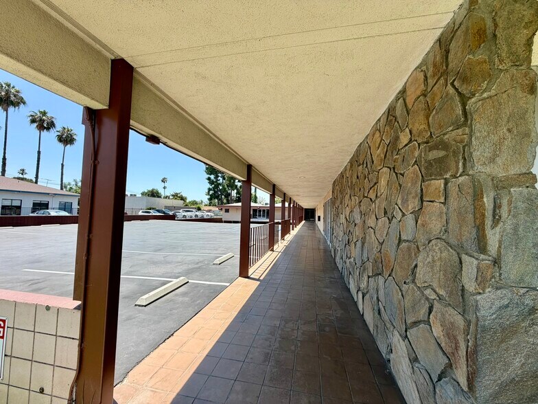 5905 Brockton Ave, Riverside, CA à vendre - Photo de l’immeuble – Image 3 sur 17