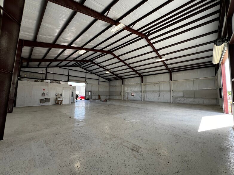 7502 Holley Cir, Panama City Beach, FL à louer - Photo de l’immeuble – Image 3 sur 8