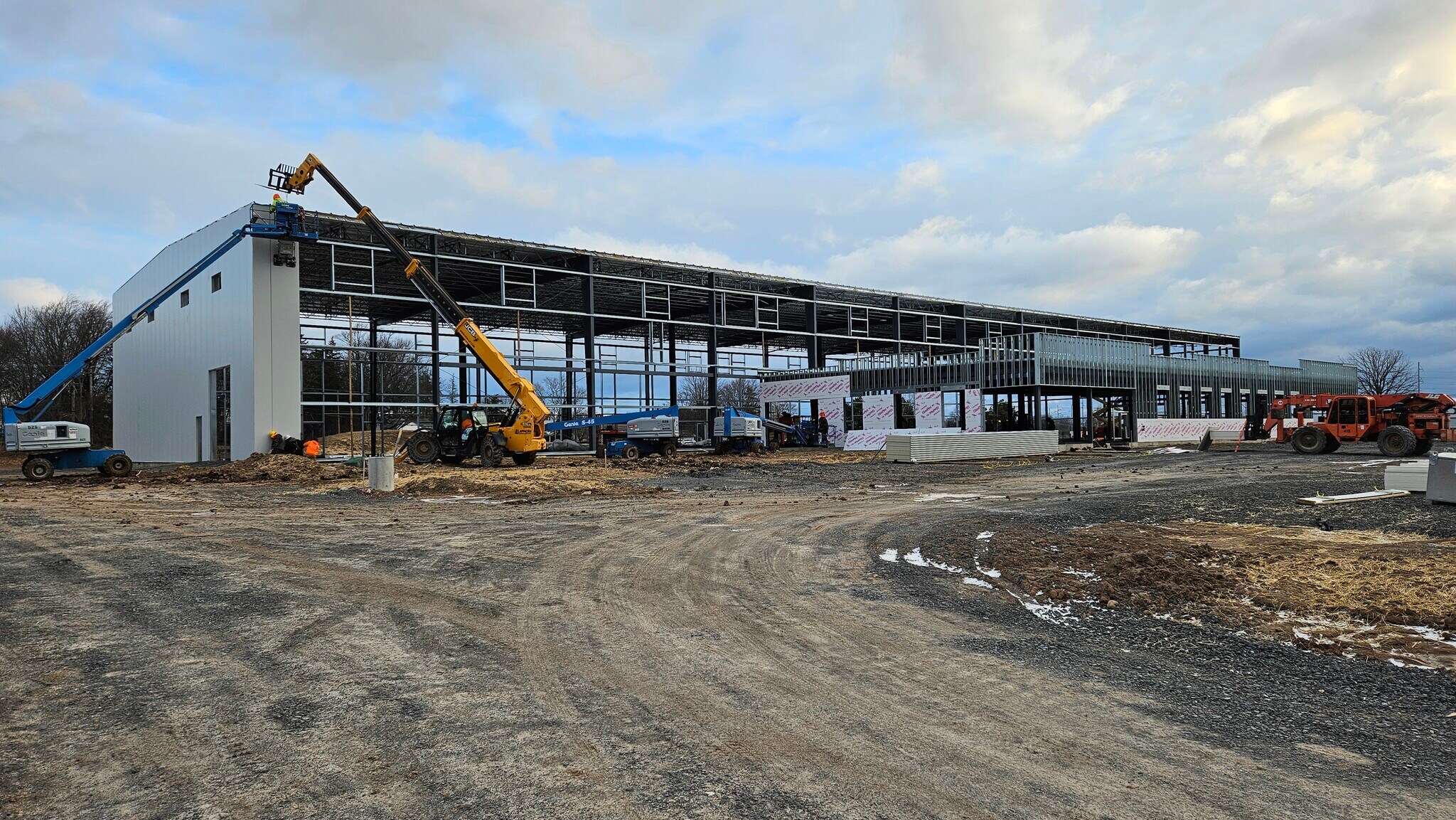 400 International Blvd, Rochester, NY à louer Photo principale– Image 1 sur 4