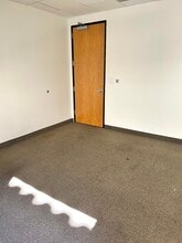 24404 S Vermont Ave, Harbor City, CA à louer Photo intérieure– Image 2 sur 2