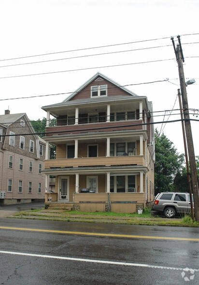 28 Meriden Rd, Waterbury, CT à vendre - Photo principale – Image 1 sur 2