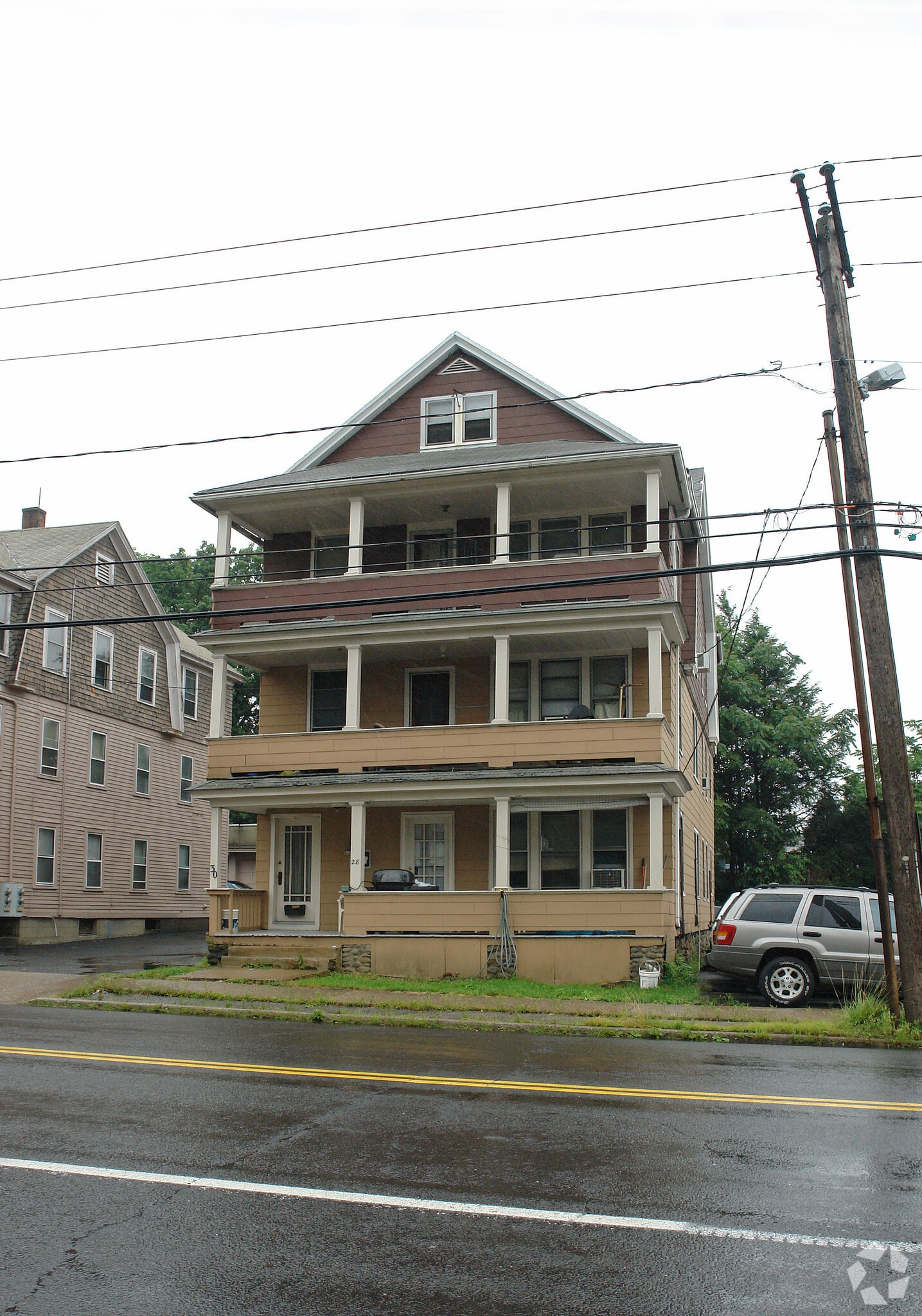 28 Meriden Rd, Waterbury, CT à vendre Photo principale– Image 1 sur 3