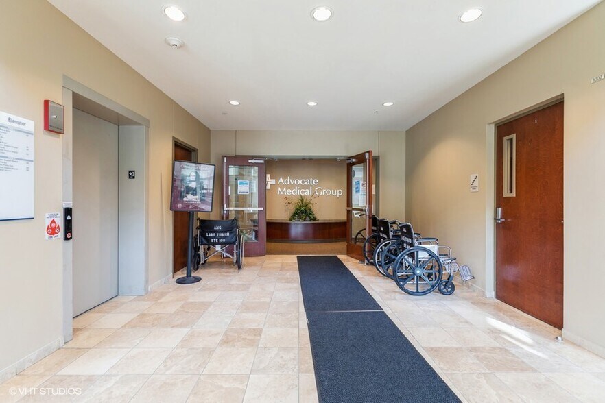 350 Surryse Rd, Lake Zurich, IL à louer - Photo intérieure – Image 3 sur 11