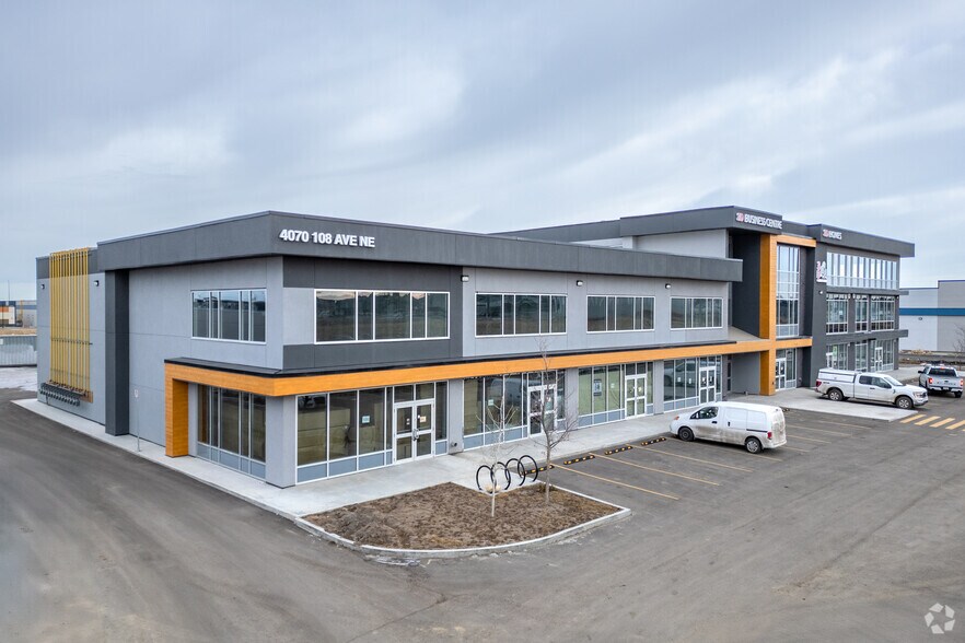 4070 108 Av NE, Calgary, AB à vendre - Photo de l’immeuble – Image 2 sur 4