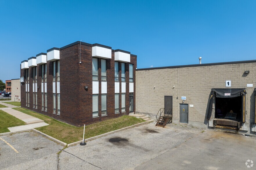 53-83 Bakersfield St, Toronto, ON à louer - Photo de l’immeuble – Image 3 sur 7