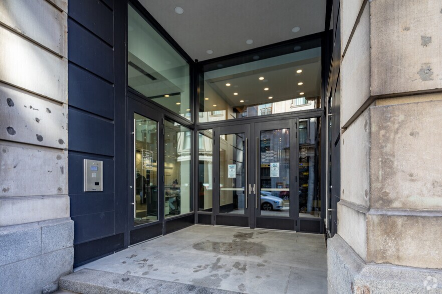 240 Rue Saint-Jacques, Montréal, QC à louer - Photo de l’immeuble – Image 2 sur 13