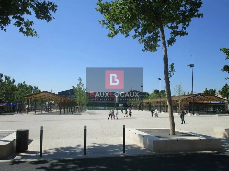 Local commercial dans Salon-de-Provence à vendre - Photo de l’immeuble – Image 3 sur 3