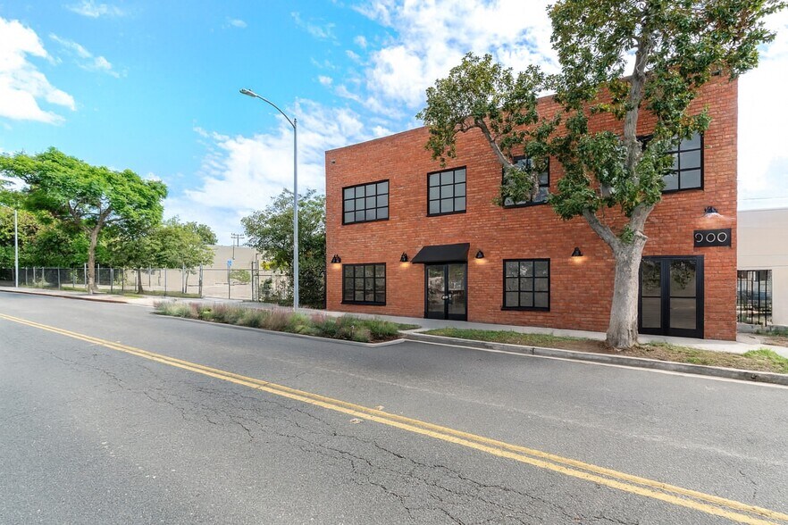 700-710 W Wilson Ave, Glendale, CA à louer - Photo principale – Image 2 sur 14