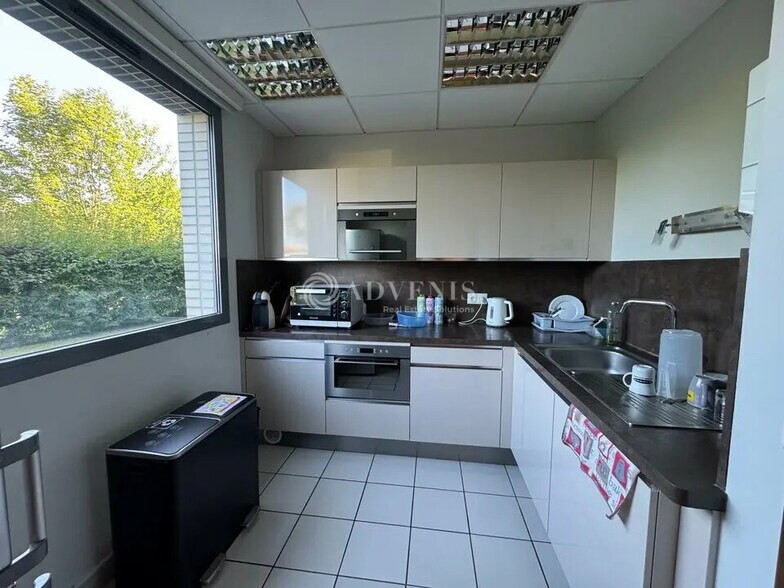 Bureau dans Magny-le-Hongre à louer - Photo de l’immeuble – Image 3 sur 7