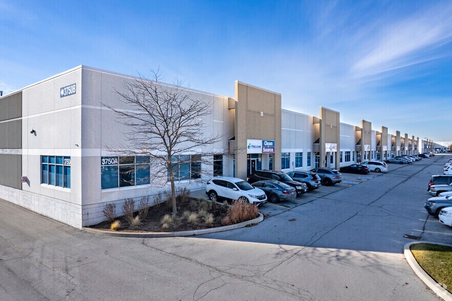 3750A Laird Rd, Mississauga, ON à louer - Photo de l’immeuble – Image 1 sur 2