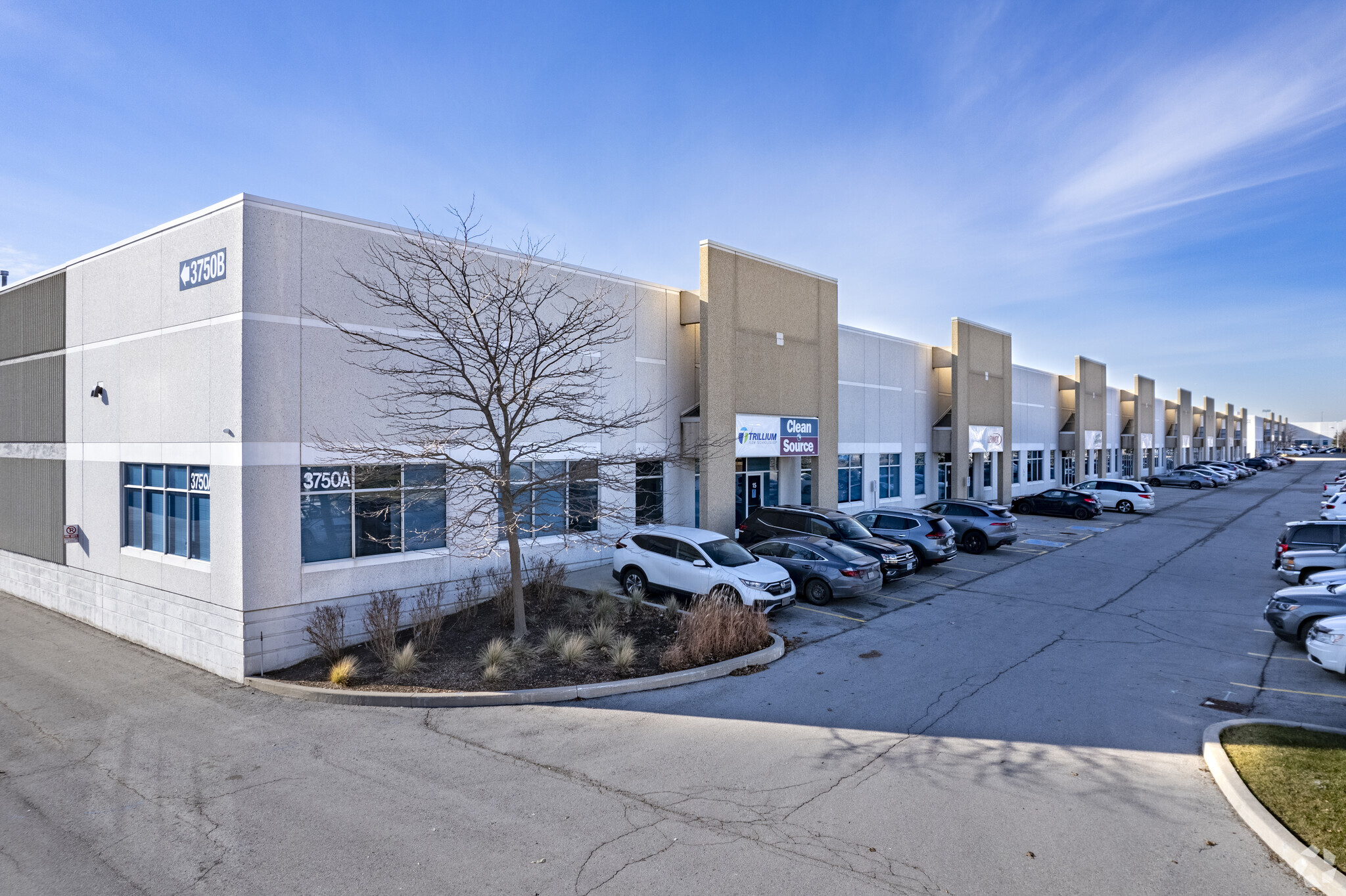 3750A Laird Rd, Mississauga, ON à louer Photo principale– Image 1 sur 3