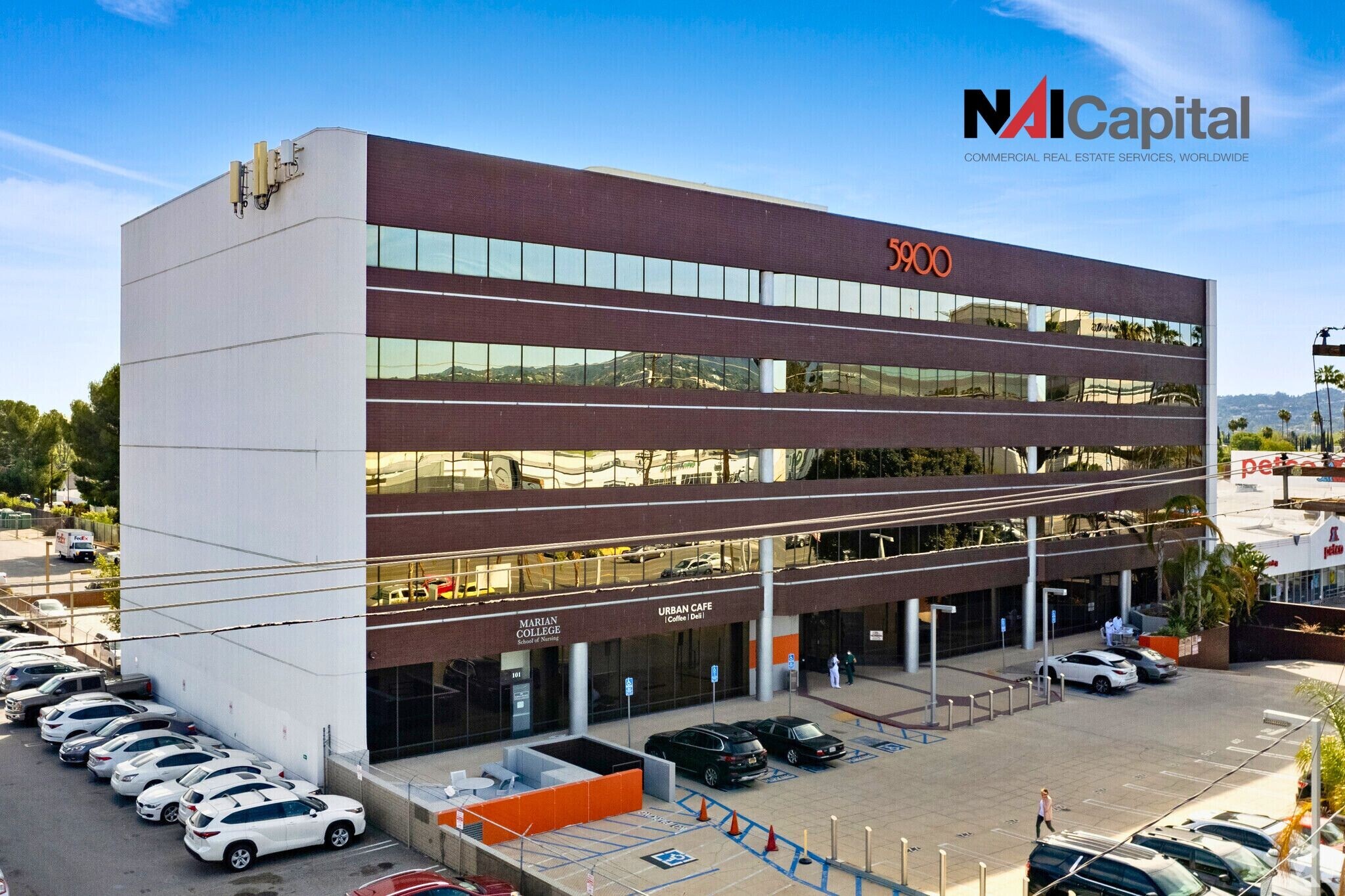 5900 Sepulveda Blvd, Van Nuys, CA à louer Photo principale– Image 1 sur 5