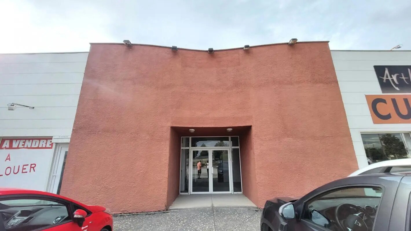 Local commercial dans Naintré à louer Photo de l’immeuble– Image 1 sur 4
