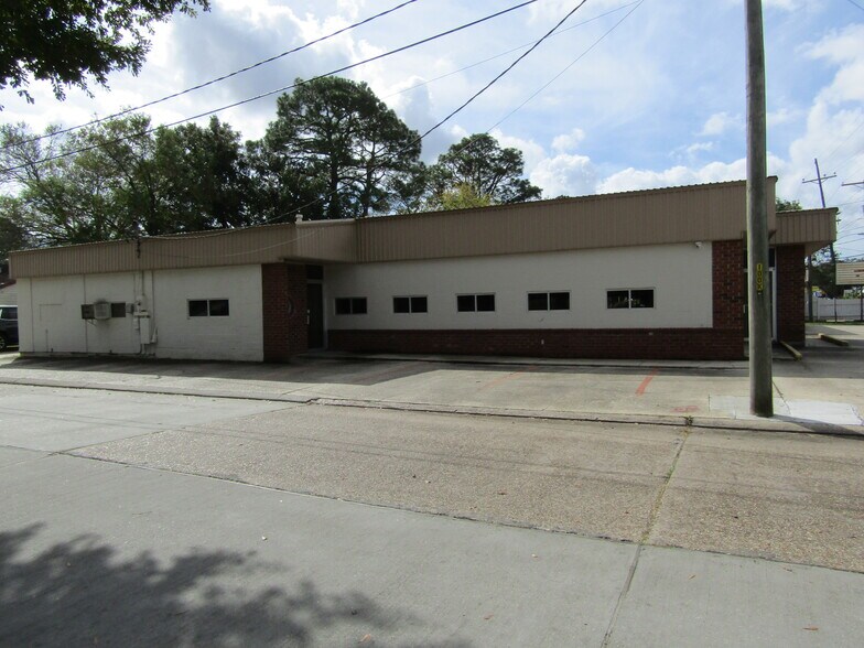 501 S Lewis St, New Iberia, LA à vendre - Photo de l’immeuble – Image 3 sur 17
