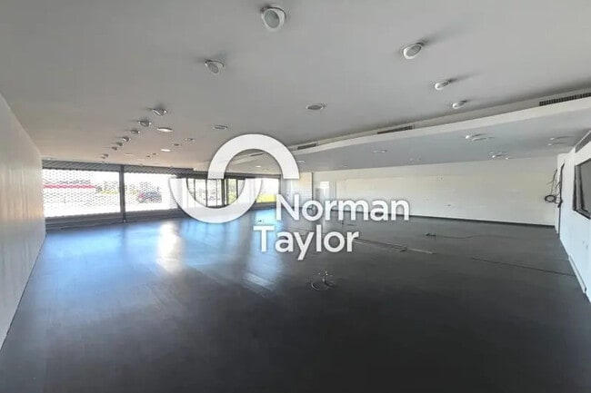 Plus de détails pour Local commercial à louer