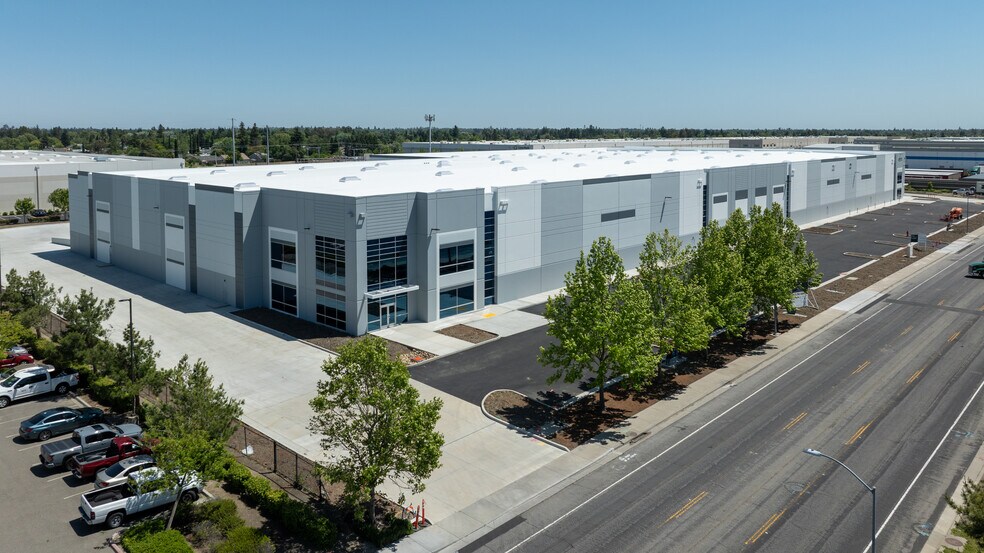 2975 Ramco St, West Sacramento, CA à louer - Photo de l’immeuble – Image 3 sur 4