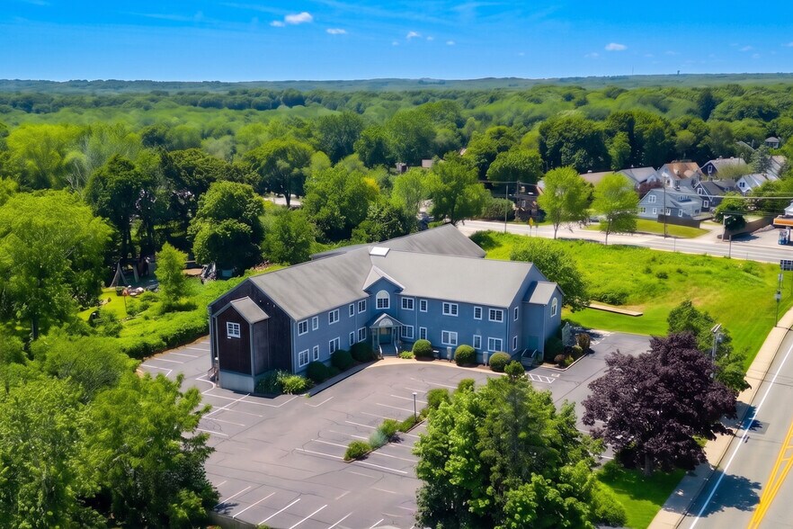 320 Phillips St, North Kingstown, RI à vendre - Photo de l’immeuble – Image 3 sur 44