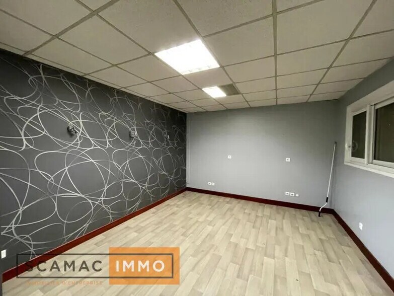 Local d'activités dans Étampes à vendre - Photo de l’immeuble – Image 2 sur 5