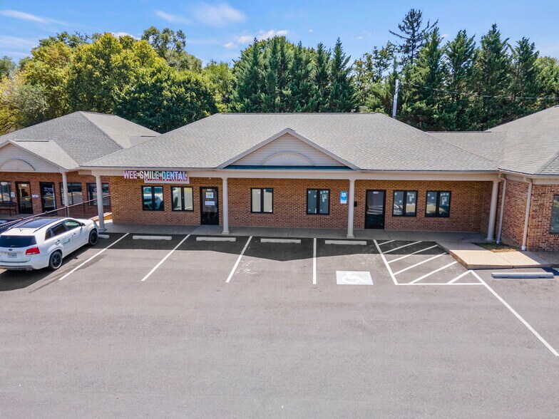 239 South St, Front Royal, VA à vendre - Photo de l’immeuble – Image 3 sur 22