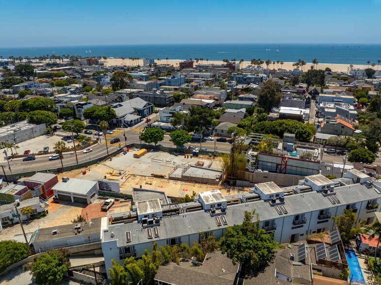 881 Abbot Kinney blvd, Venice, CA à vendre - Photo de l’immeuble – Image 2 sur 3
