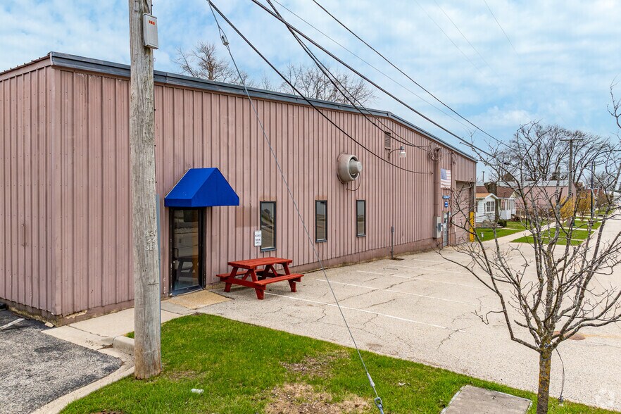 201-255 Keyes Ave, Hampshire, IL à vendre - Photo de l’immeuble – Image 2 sur 7
