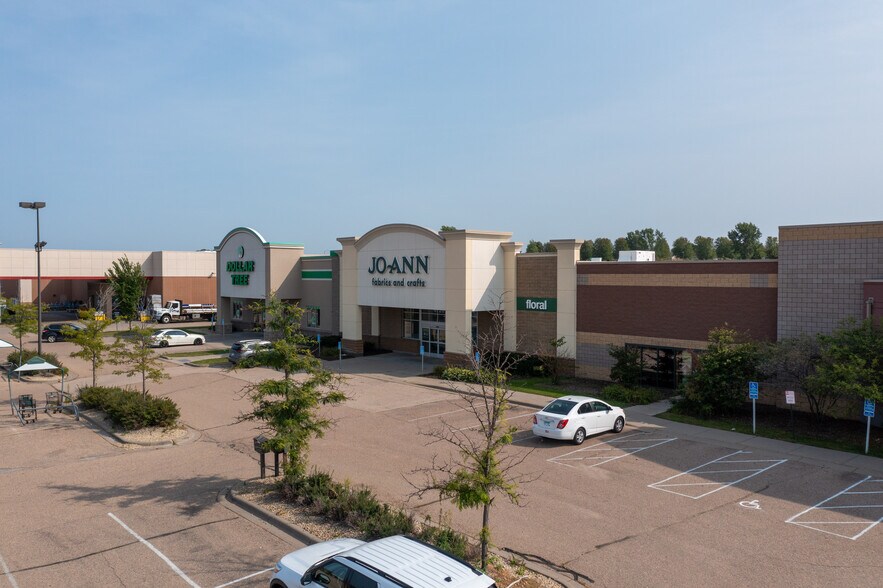 4270 Dean Lakes Blvd, Shakopee, MN à louer - Photo de l’immeuble – Image 2 sur 6