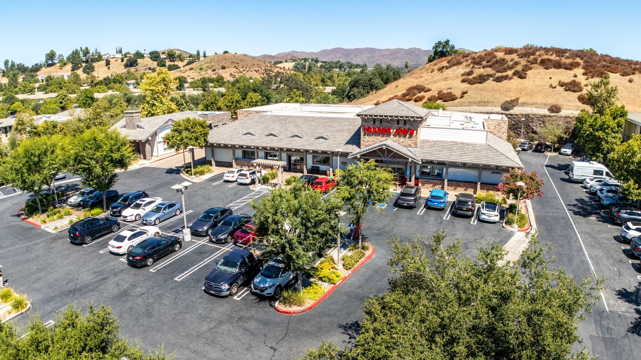 28941 Canwood St, Agoura Hills, CA à vendre Photo de l’immeuble– Image 1 sur 35