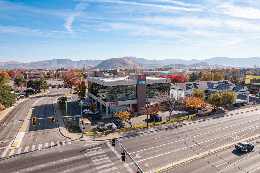5011 Meadowood Mall Cir, Reno, NV à vendre - Photo de l’immeuble – Image 2 sur 10