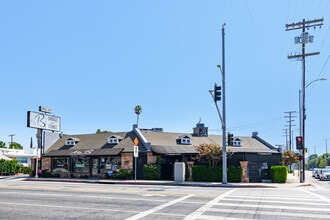 6000 Woodman Ave, Van Nuys, CA à louer Photo de l’immeuble– Image 1 sur 7