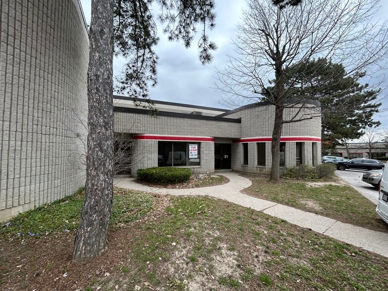 1111 Flint Rd, Toronto, ON à louer - Photo principale – Image 1 sur 7