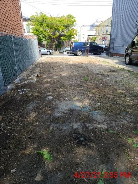 400 Linwood St, Brooklyn, NY à vendre - Photo de l’immeuble – Image 2 sur 9